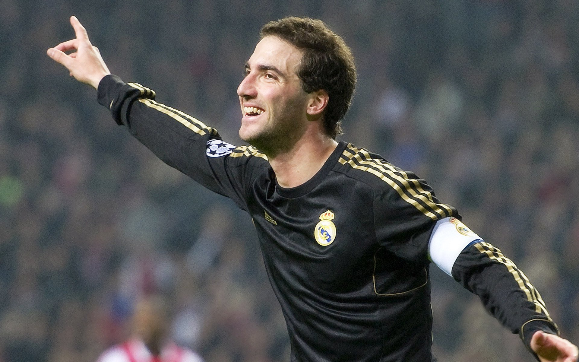 “青训明星教练示范课，助力少年球员成长”，青训球员标准