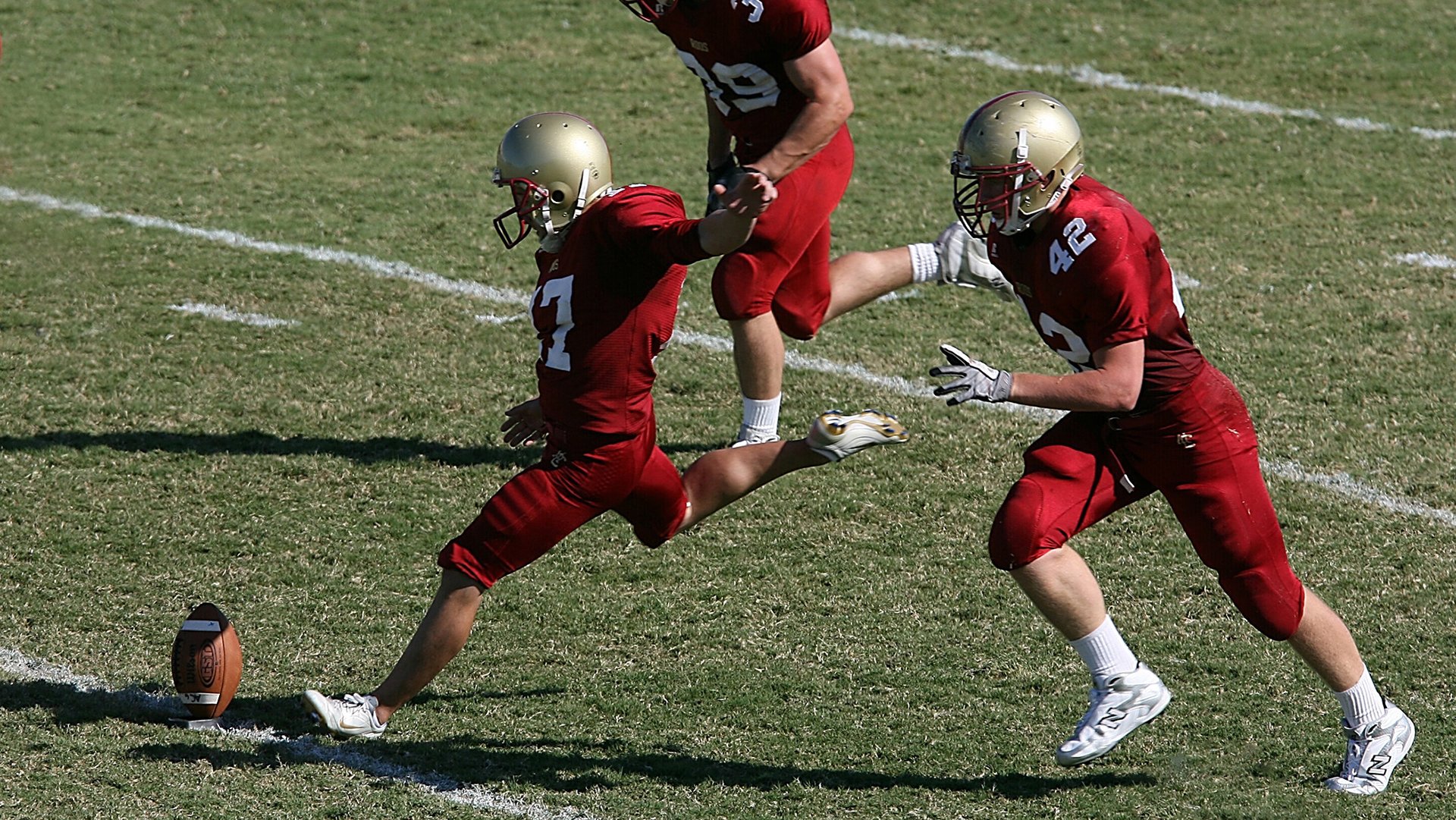 湖人推出“3D战术演练屏”，辅助教练组教学，湖人战术手册